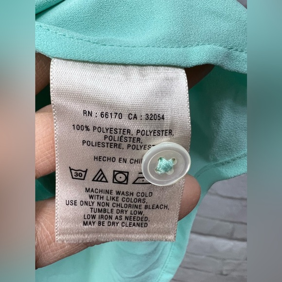 Maeve Anthropologie 2 button down sleeveless blouse - Picture 4 of 5